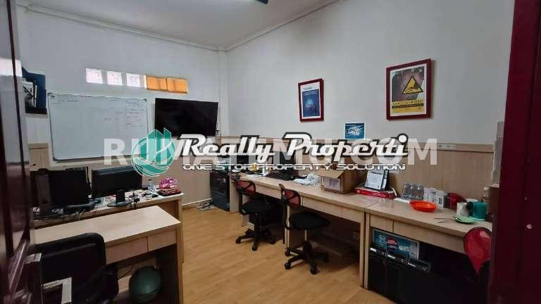 Dijual Gedung Kantor 2 Lt Lokasi Strategis di Jatinegara Kaum, Pulo Gadung, Jakarta Timur
