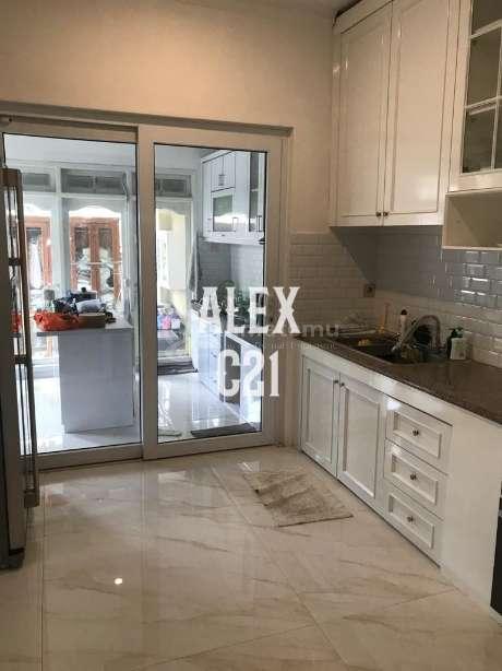 Jual rumah cocok untuk tempat tinggal di dekat Pejaten Village, Pejaten Barat, Jakarta