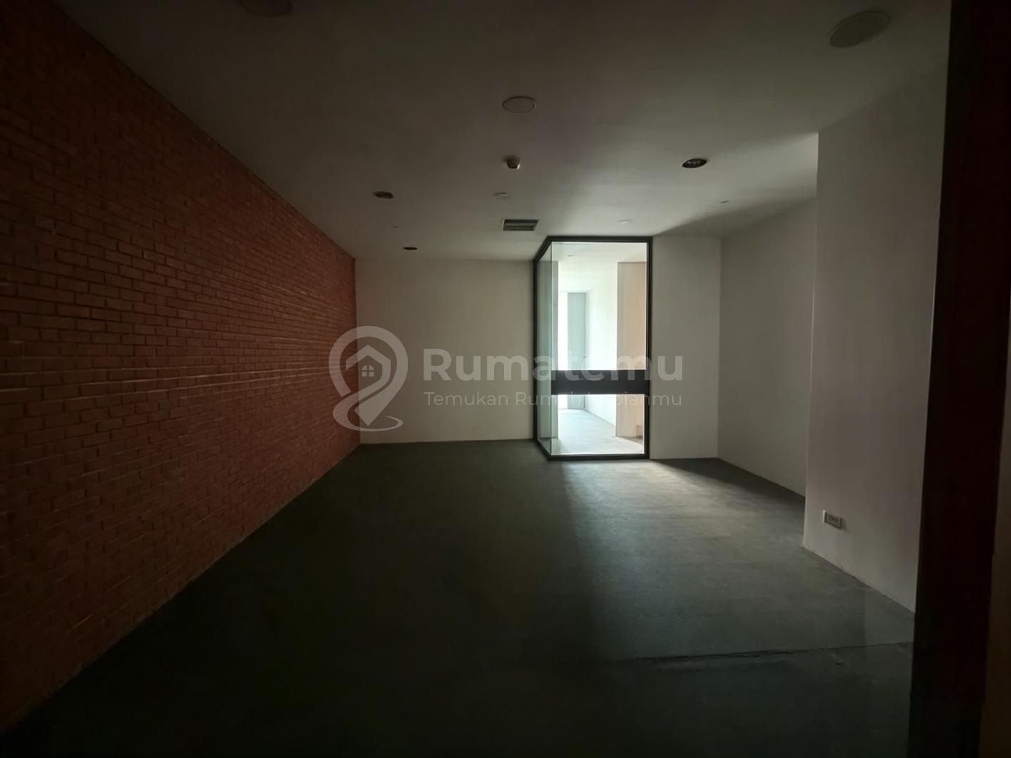 Ruang Kantor Pluit Landmark Office Space 475m2 Semi Furnish