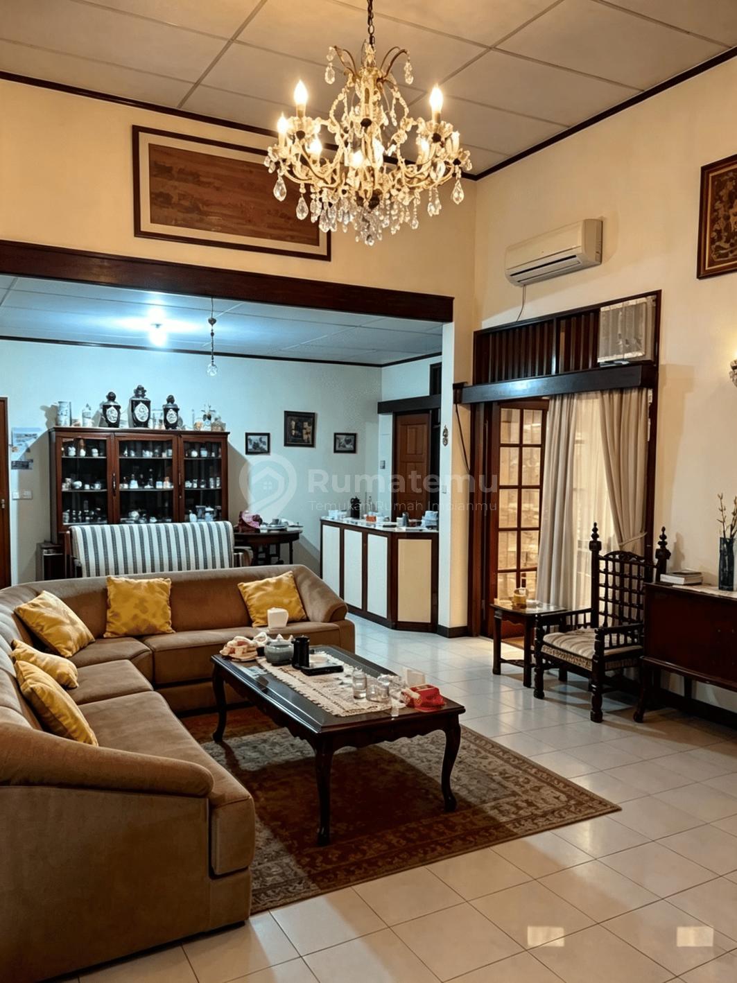 Jual rumah di Cipete Selatan lokasi dekar Komp Deplu Cendrawasih, Cilandak, Jakarta Selatan