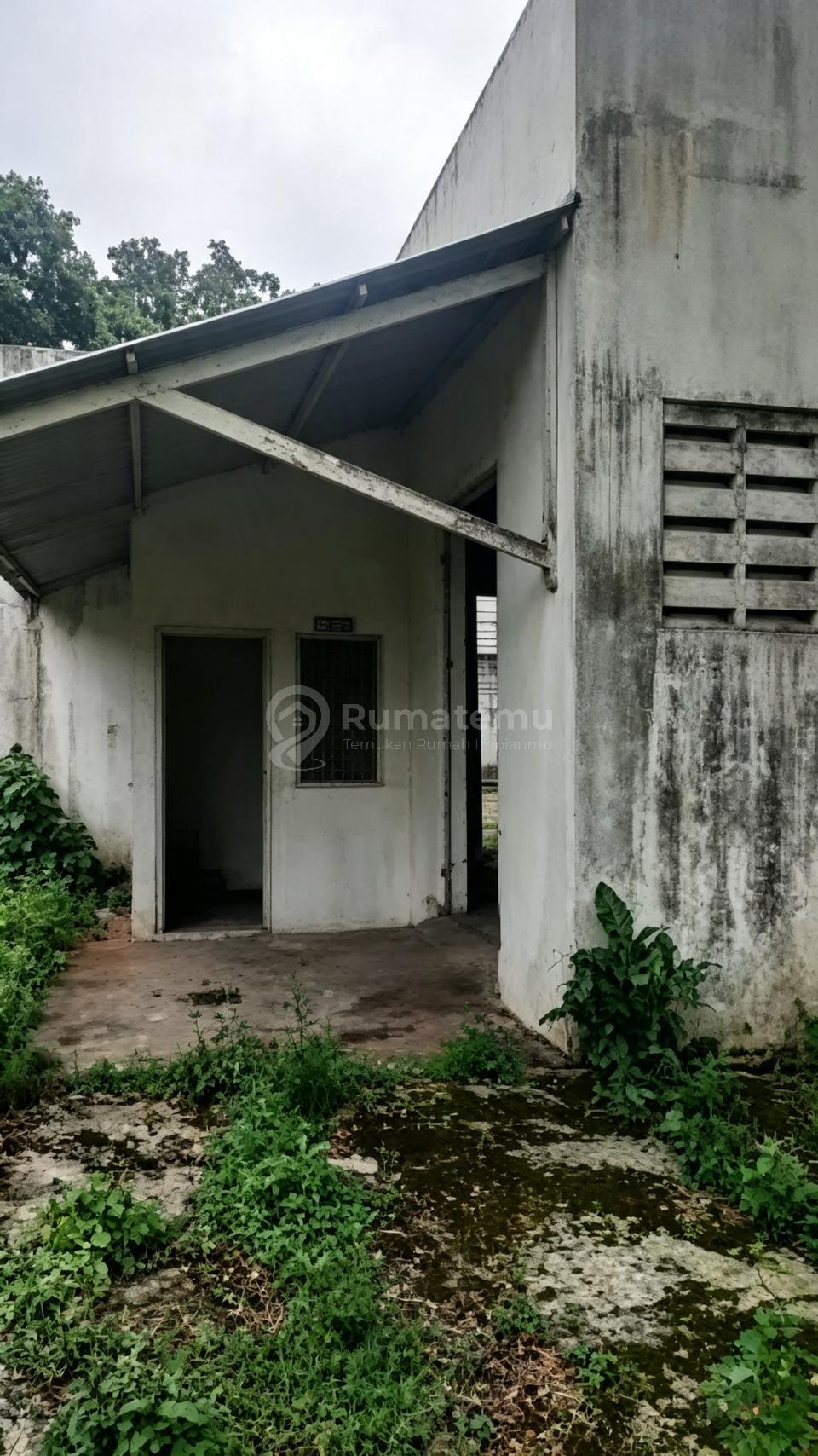 Dijual Rumah Hitung Tanah di Griya Loka Luas 1000 Meter