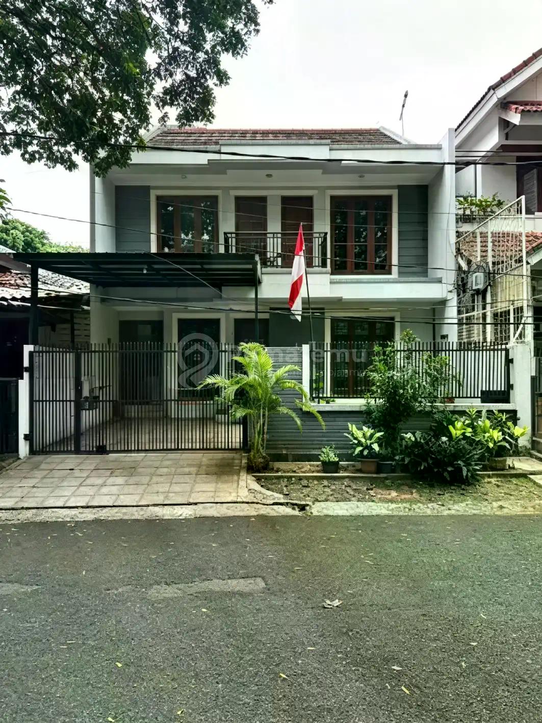 Rumah Cantik Akses Jalan Lebar, Lokasi Premium di Pondok Indah