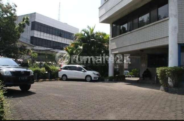 Gedung siap pakai di Boulevaed raya Kelapa Gading Summarecon.strategis