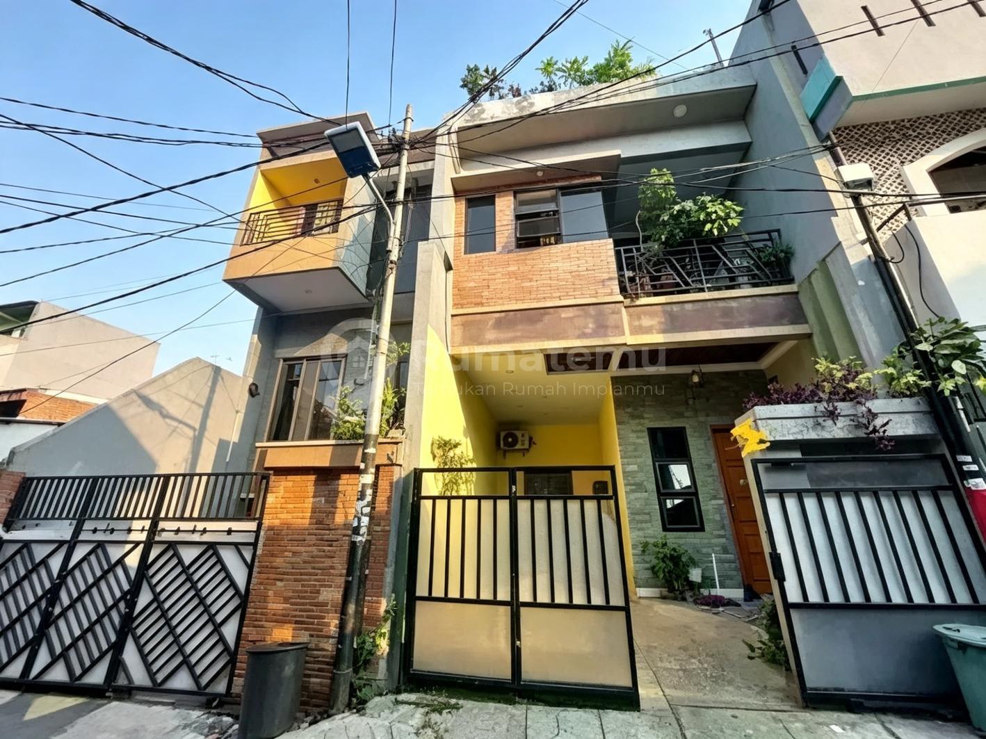 Dijual Rumah Minimalis 3 Lantai Siap Huni di Kemayoran Dekat Itc Cempaka Mas Jakarta Pusat