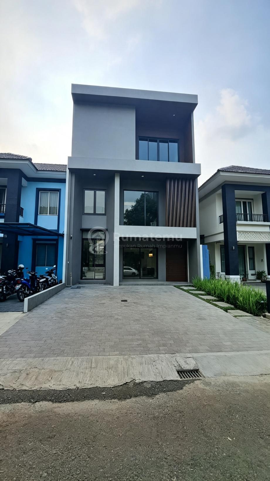 Dijual Rumah Di Alam Sutera 3 Lantai Hadap Timur Furnished Shm Rp. 6,8 Miliar Nego