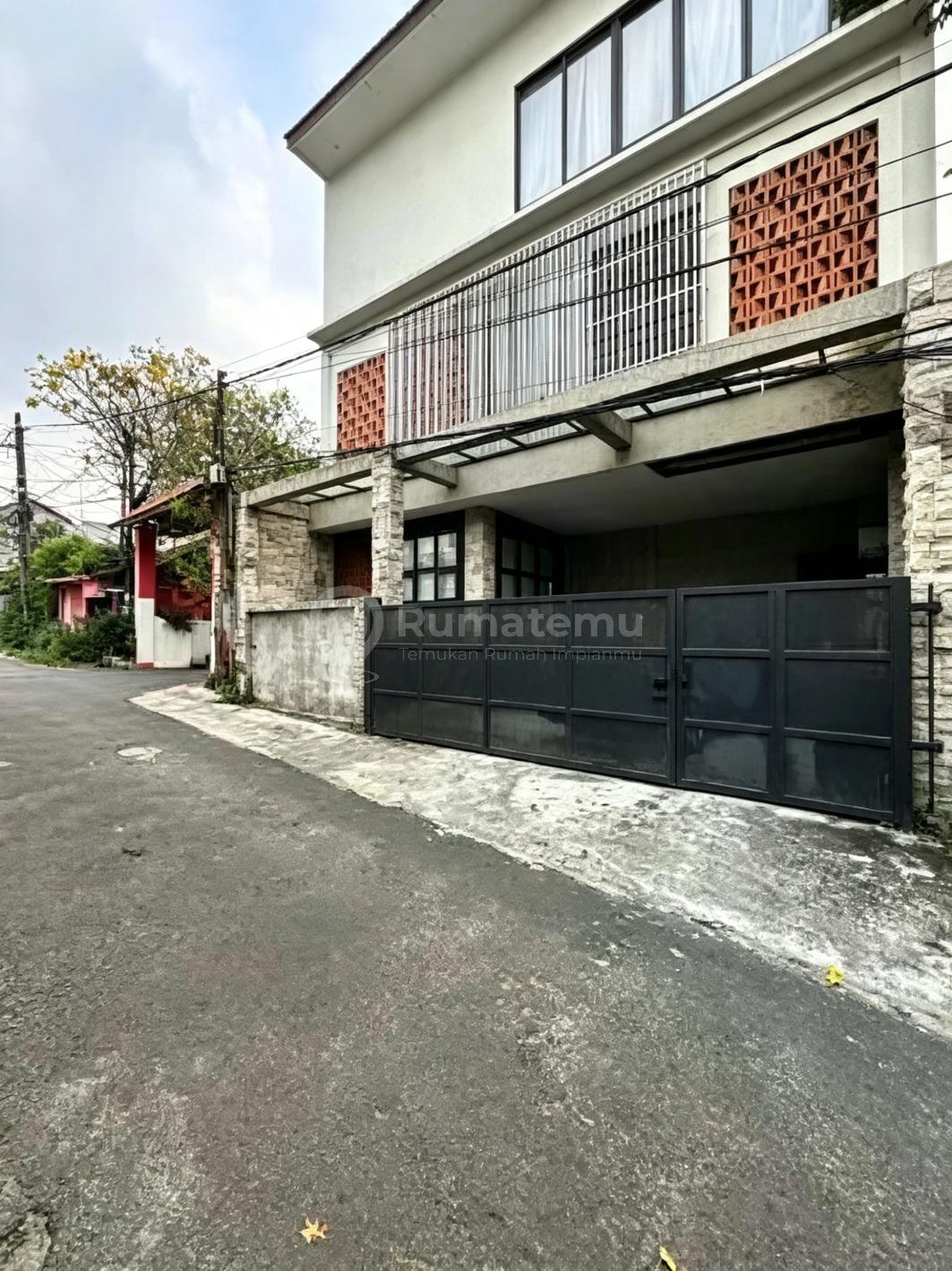Rumah Bagus 3 Lantai Hook Furnished Di Cirendeu Tangerang Selatan