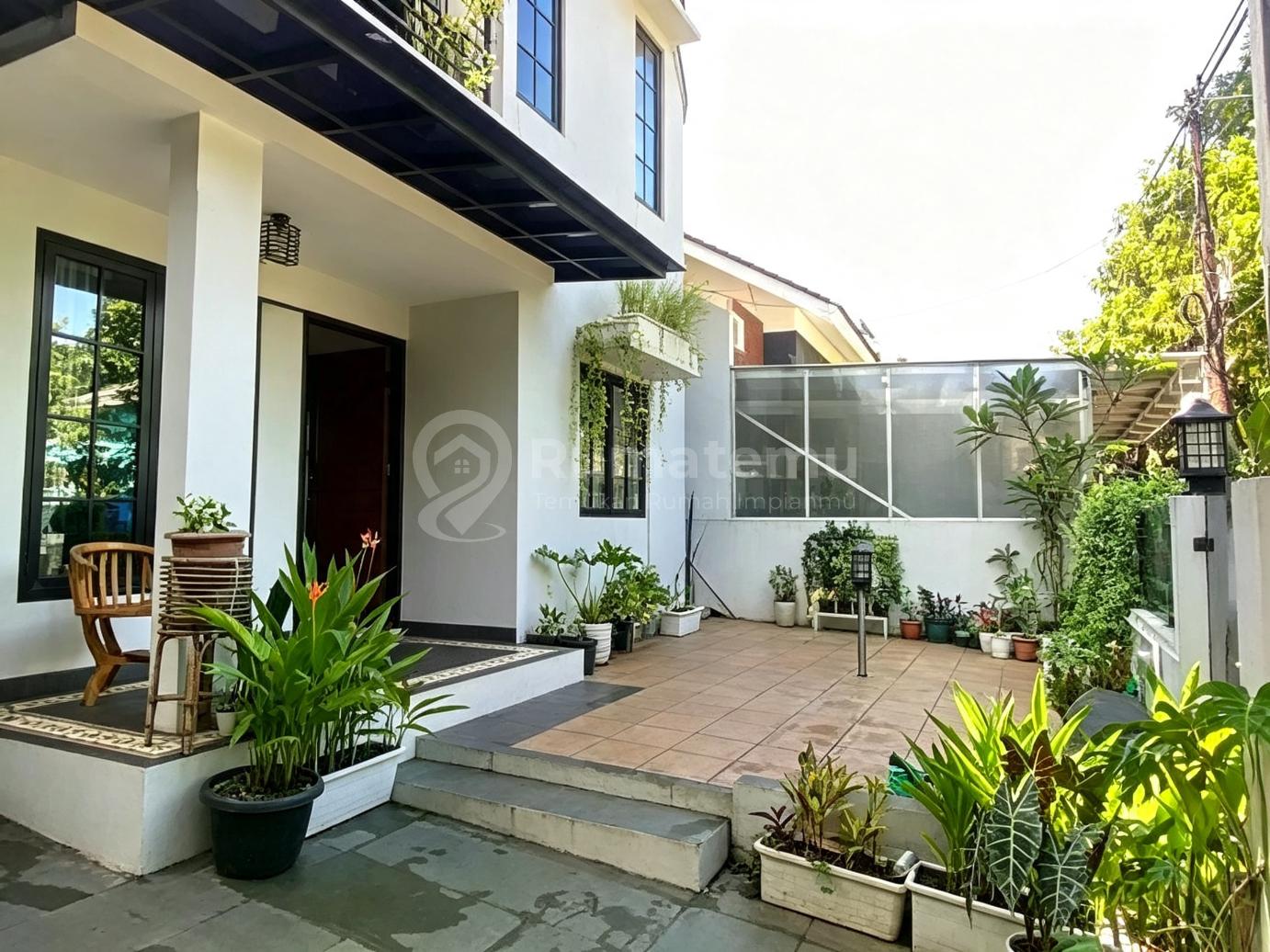 rumah bagus di kencanaloka BSD City tangsel 2 lantai 4 kamar, dekat ke stasiun rawabuntu