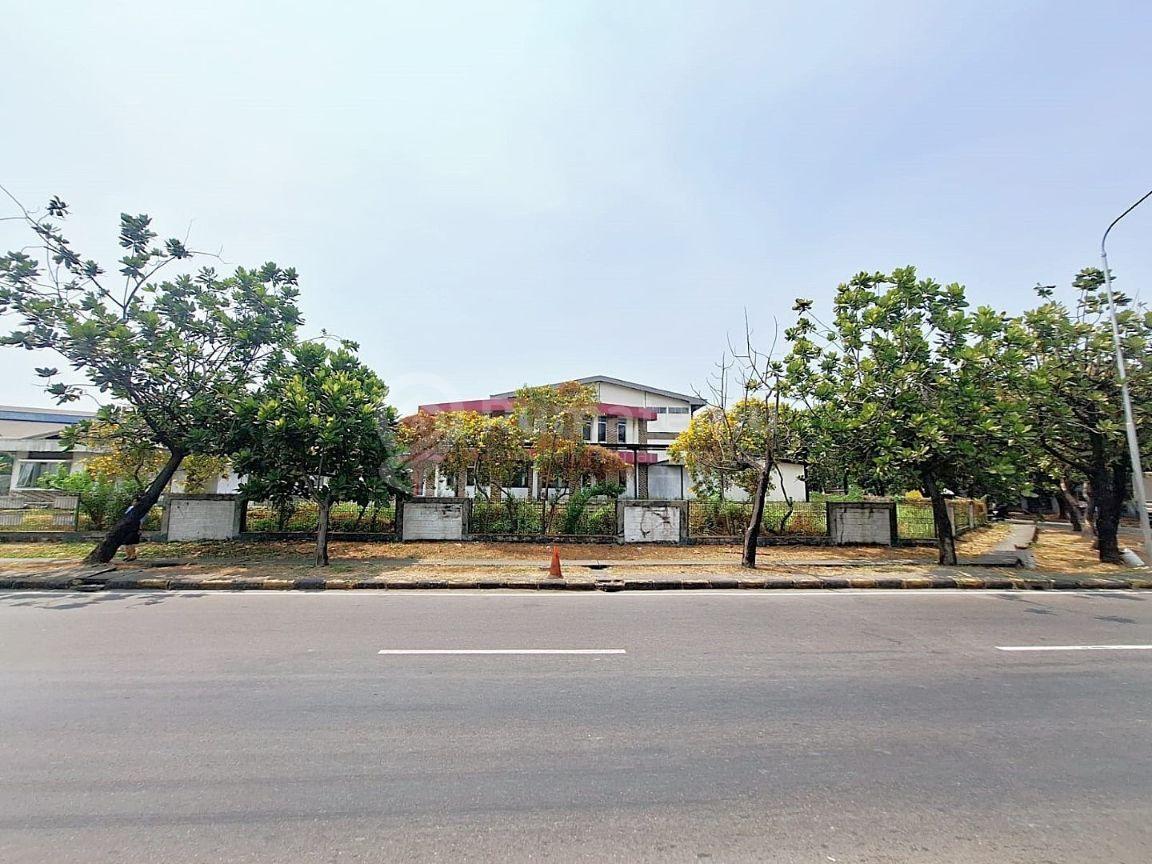 Gudang Ex Pabrik Hoek Kawasan Industri Jababeka Cikarang Utara