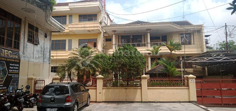 Rumah Eropa Klasik dan Eks. Kantor Lengkap Dengan Gym Beikut Peralatan dan Sauna di Sayap Jl. Pasteur Bandung