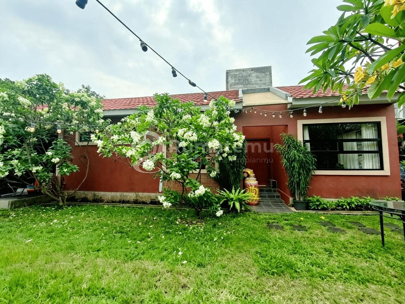Dijual rumah minimalis dan asri untuk suasananya di Bintaro, Pesanggtahan, Jakarta Selatan