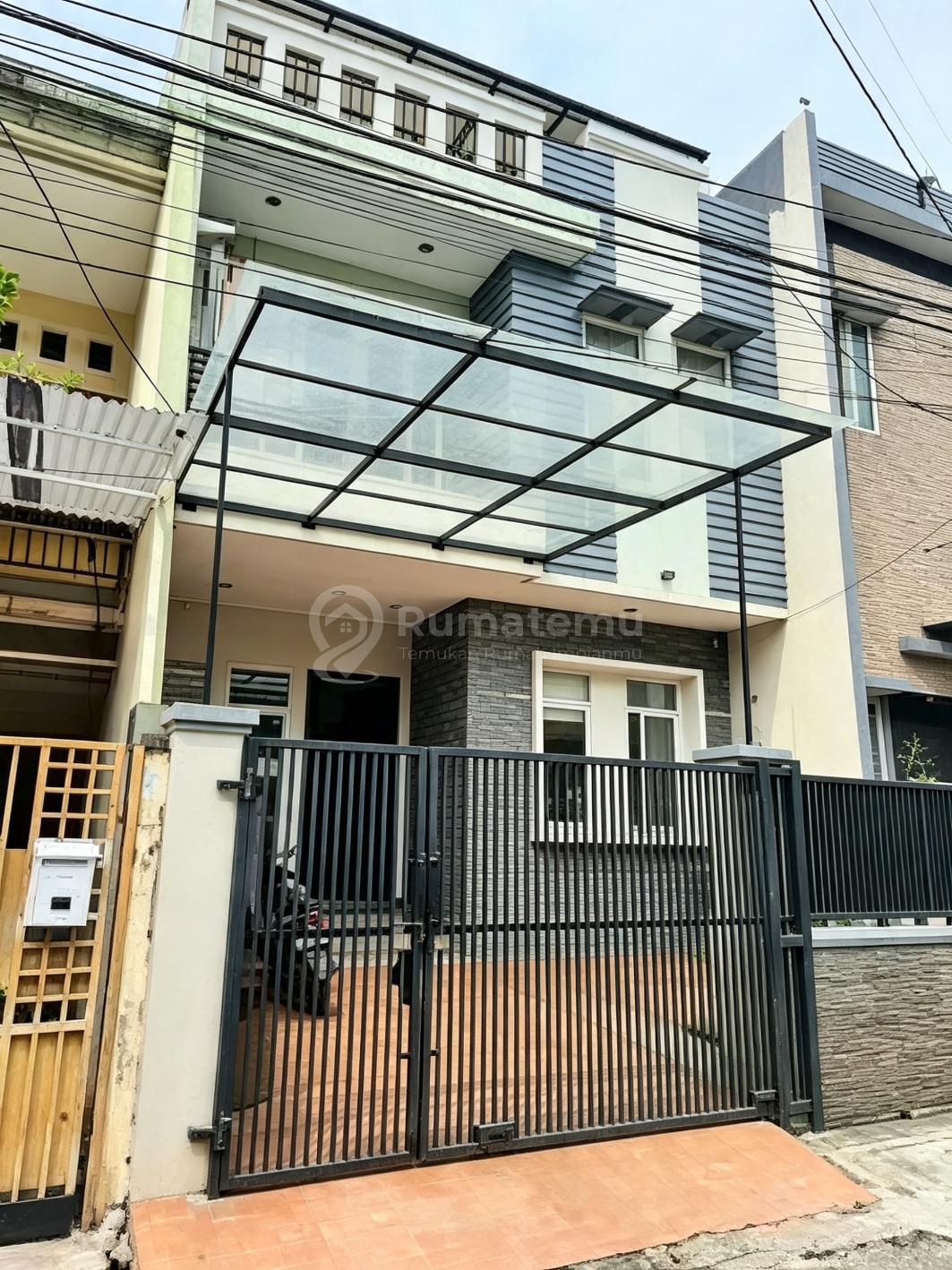Taman Ratu [RUMAH]: 3 Lantai- Siap Huni- Hadap Selatan