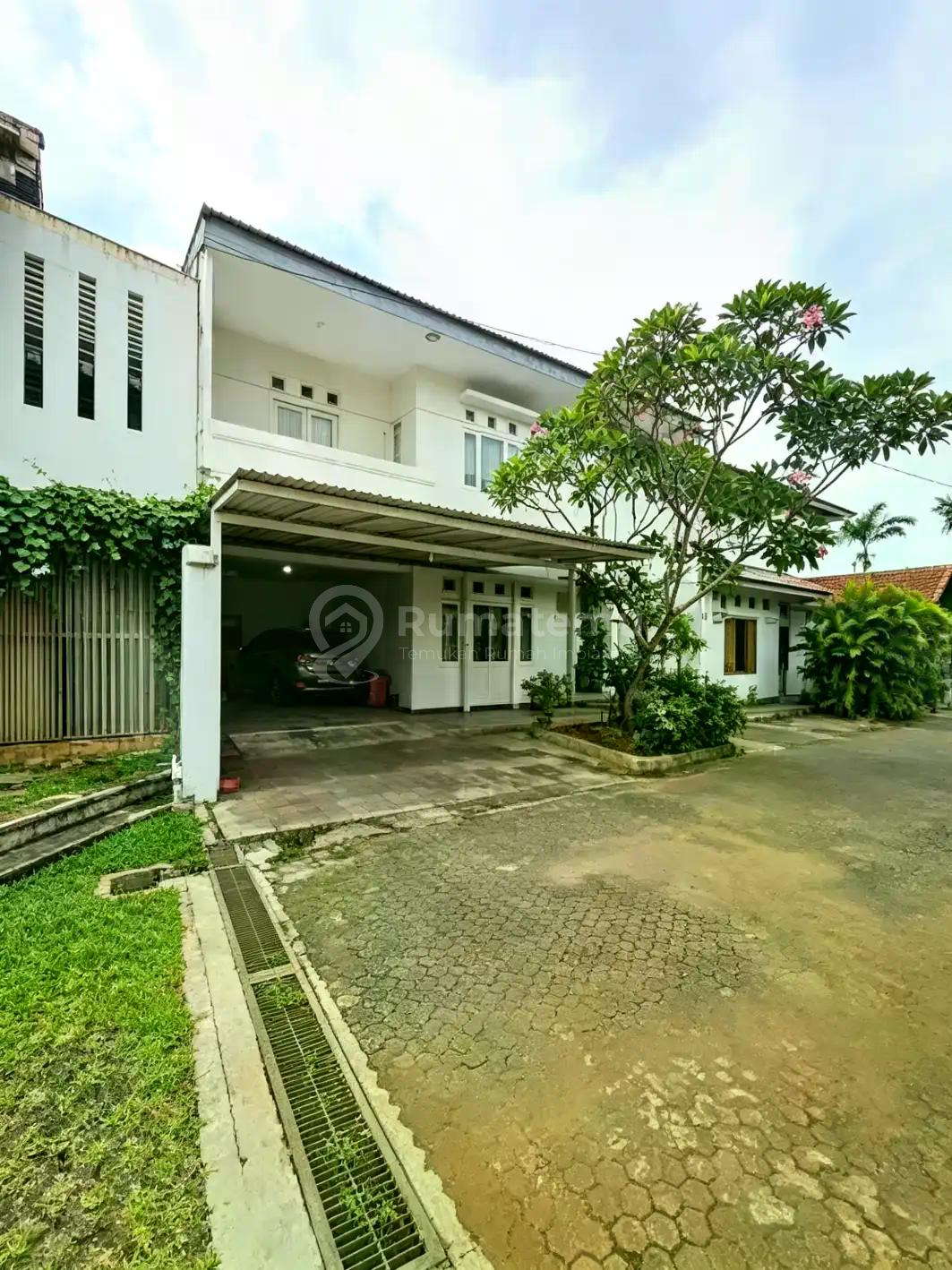 Beautiful House In Townhouse Cipete Area