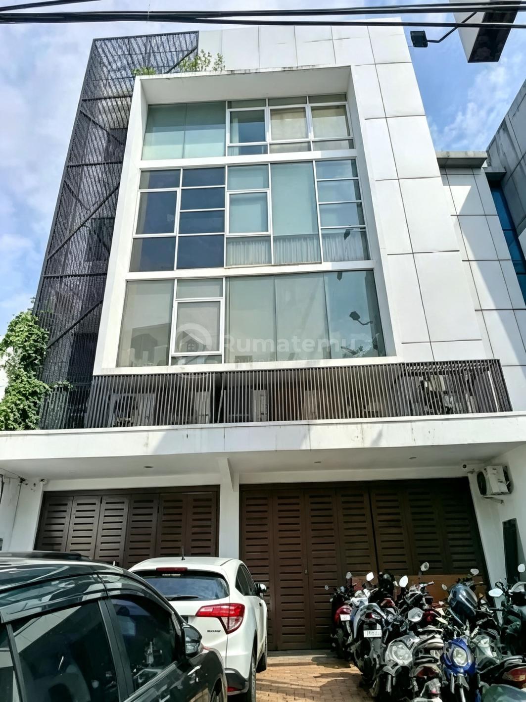 *Di Jual / Sewa Cepat* Ruko 4,5 Lantai di Radio Dalam, Kebayoran Barulokasi Premium, Strategis, Cocok untuk Office, Cafe, Resto, Bank,