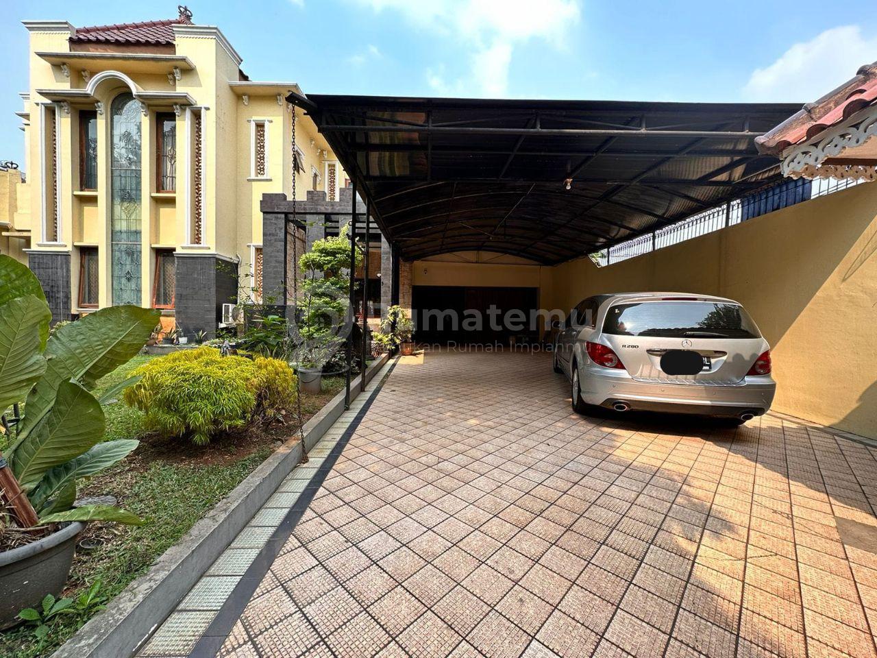 Dijual Rumah ada kolam renang di Pondok Kelapa Jakarta Timur