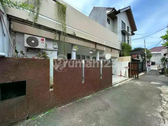 Rumah Lokasi Tenang, Dgn Layout Luas dan Siap Huni