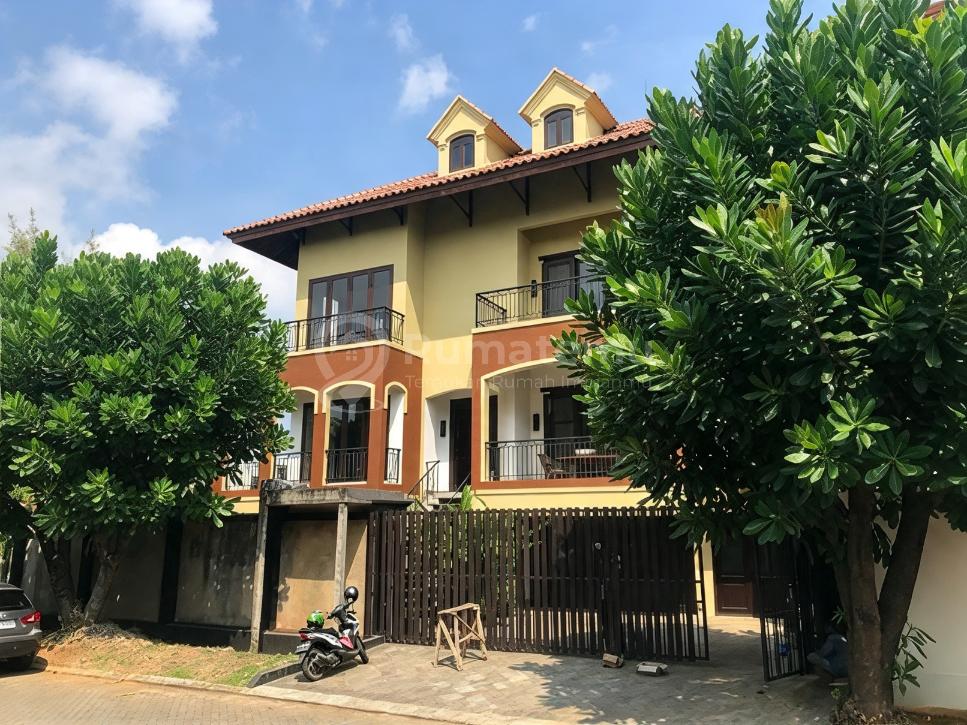 Dijual Rumah Mewah di Jalan Walet Permai Kapuk Muara Penjaringan Pik Jakarta Utara Lokasi Strategis