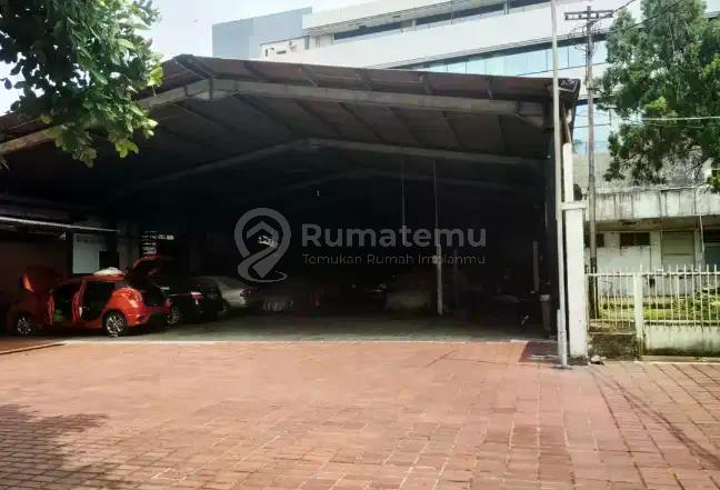HOT SALE.  Jarang Ada. Bangunan Komersial Hitung Tanah Prime Area Jl. Ks Tubun, Slipi, Jakarta Barat