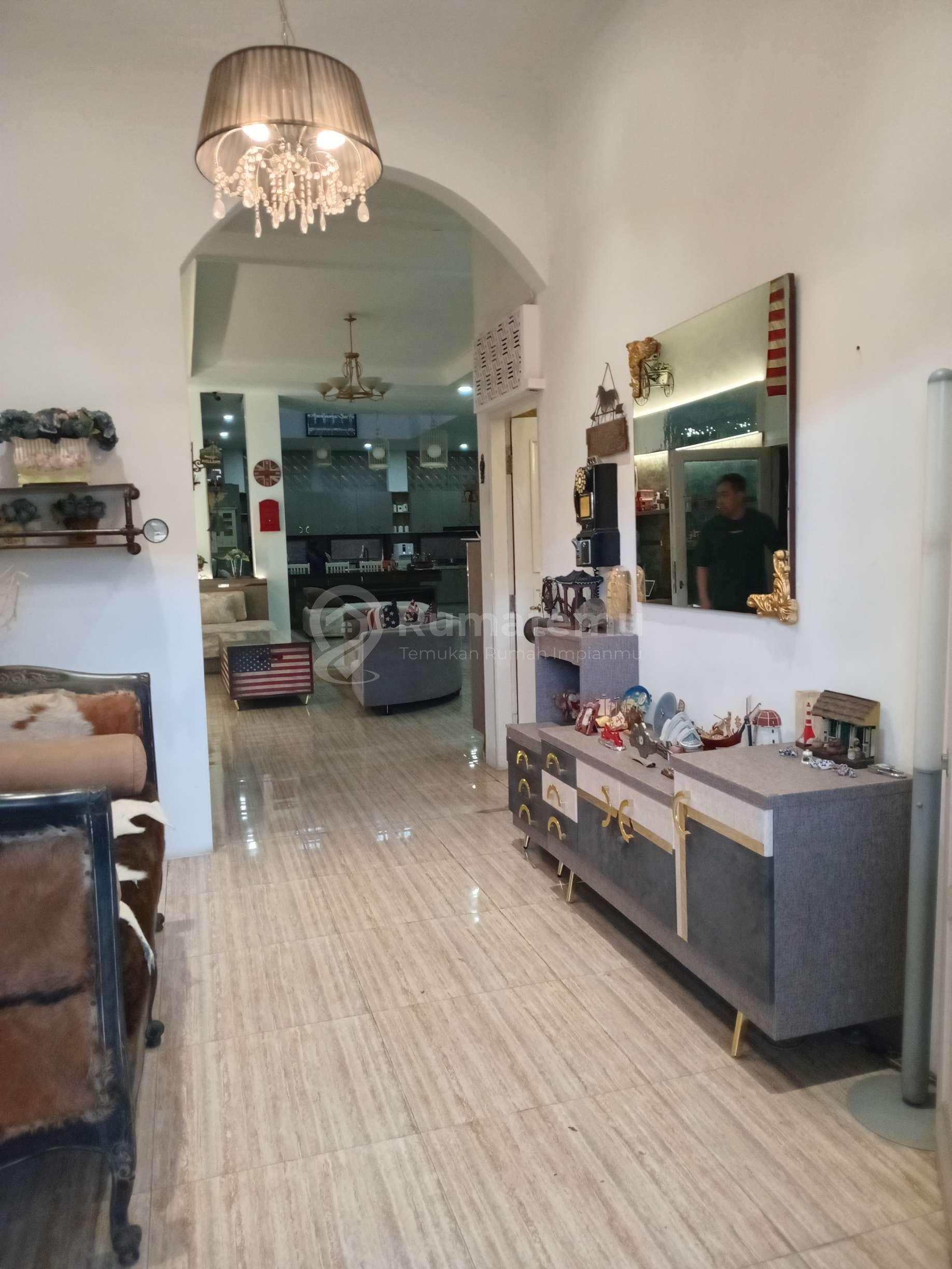 Rumah Mewah Taman Holis Indah 1 Dekat Kopo Bandung