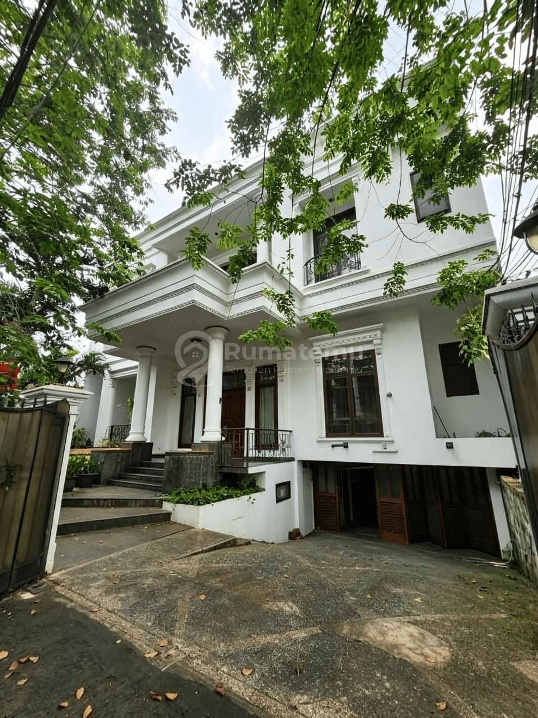 Dijual Rumah mewah Security 24 Jam Hadap selatan Ada taman belakang di Kuningan Barat, Jakarta Selatan