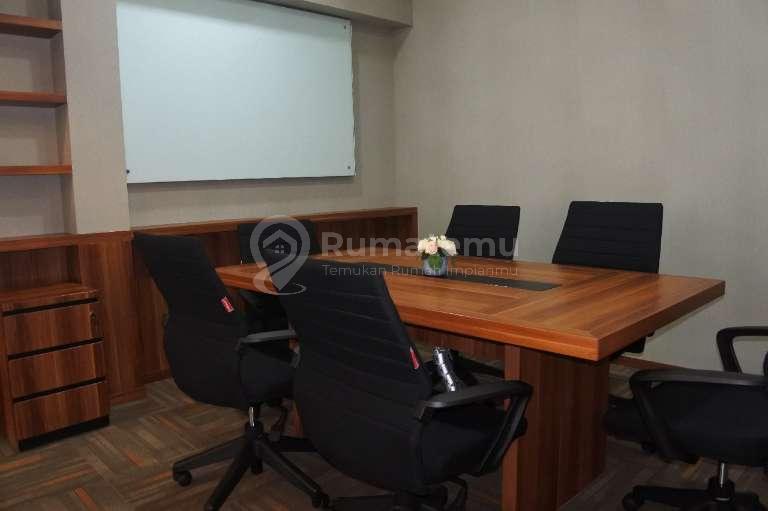 SPACE OFFICE DI THE MANSION KEMAYORAN