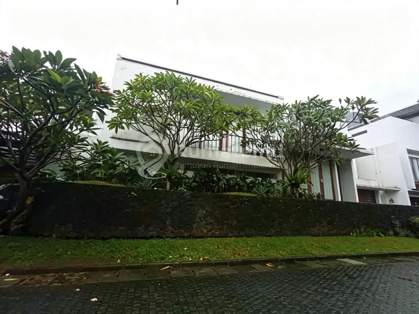 Dijual Rumah Tinggal Cantik Dalam Compound di Kemang Timur