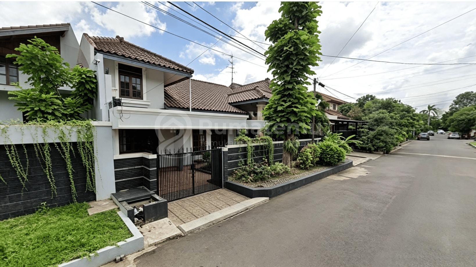 Dijual rumah Mewah terakhir renovasi 2002 di komplek Perumahan TNI-AU Pondok Bambu
