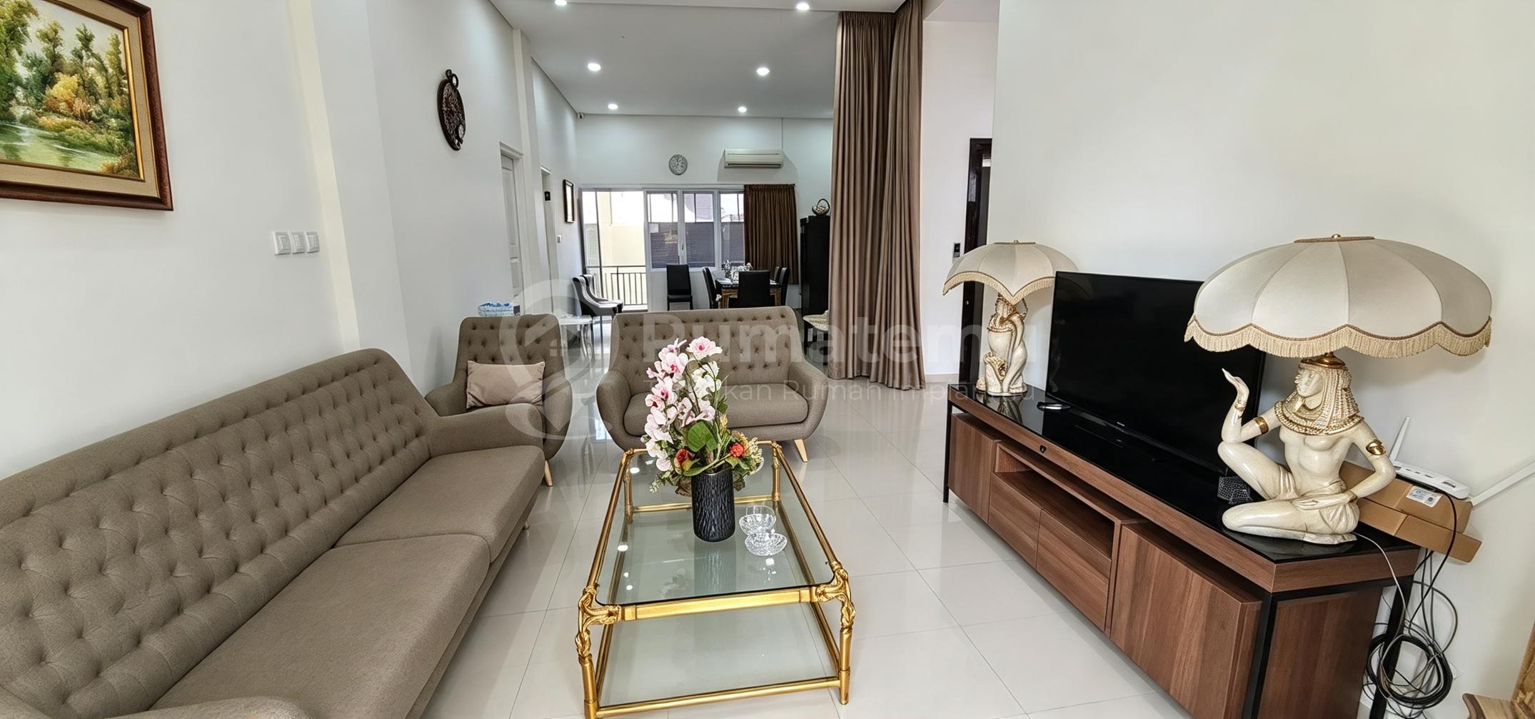 Dijual Rumah Bangunan Baru 3 Lantai di Janur Hijau - Kelapa Gading Jakarta Utara