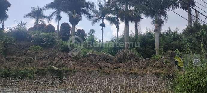 Tanah Lembang Posisi diseberang taman lembah dewata