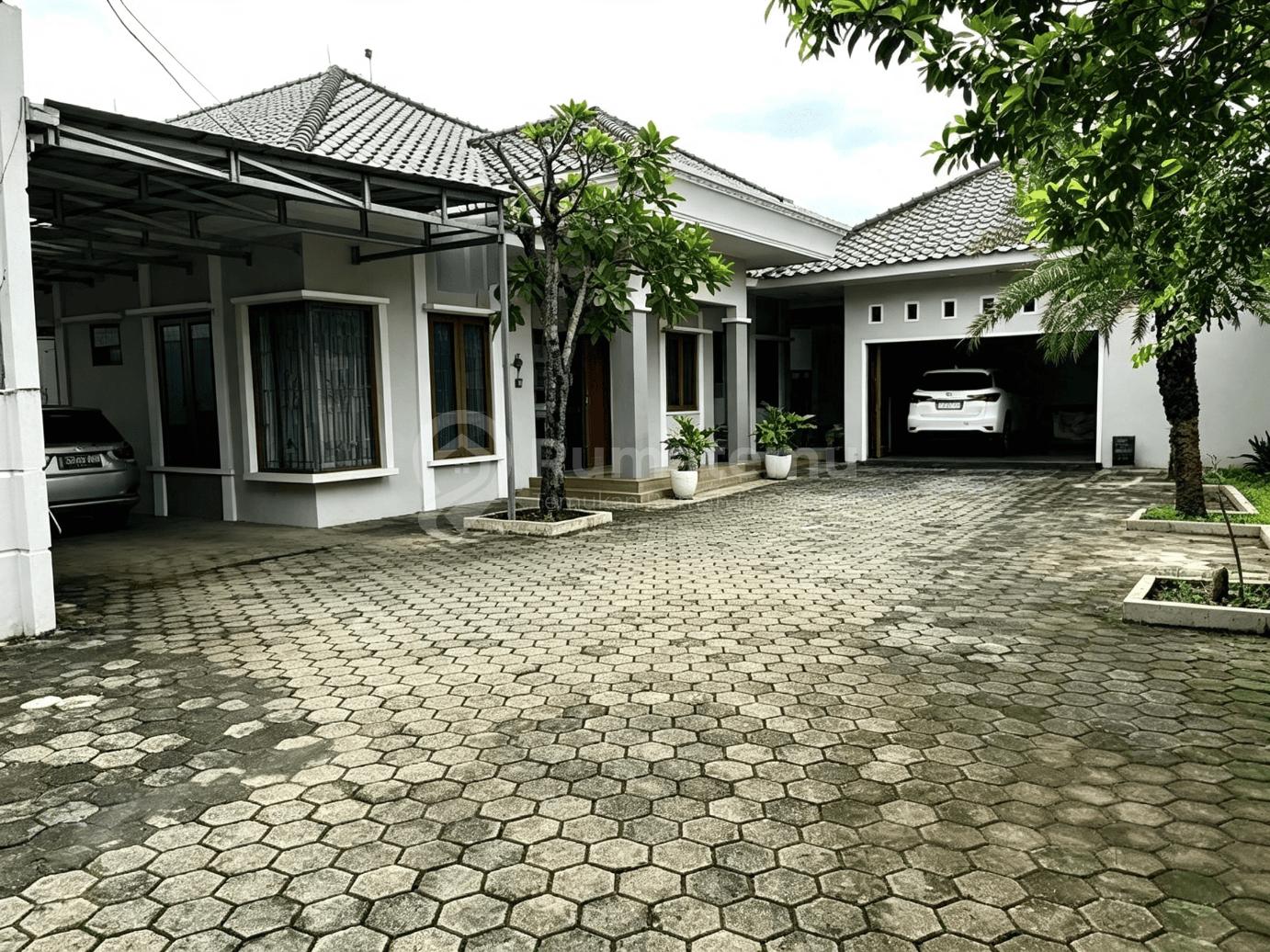 Rumah Super Luas Pinggir Jalan Pepaya Raya Jagakarsa