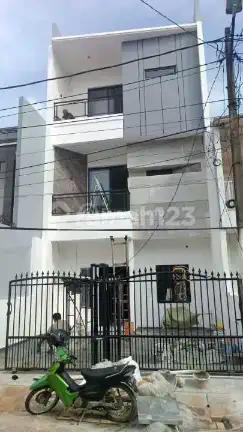 Dijual Rumah 3 Lantai Hadap Barat Laut @Citra 3