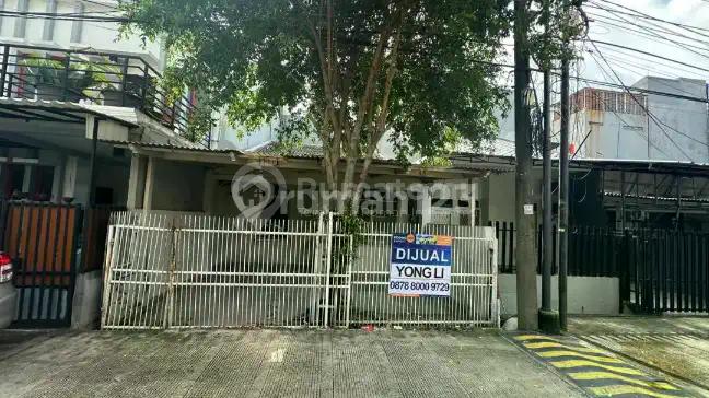 Rumah Jalan 2 Mobil Bebas Banjir Belakang Mall Mkg Gading Indah