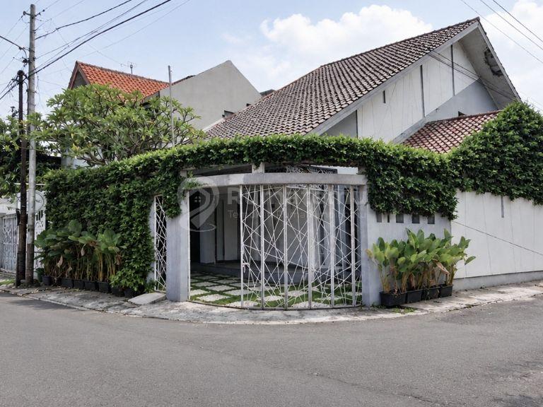 Rumah Solo 2 Lantai dekat Luwes Nusukan