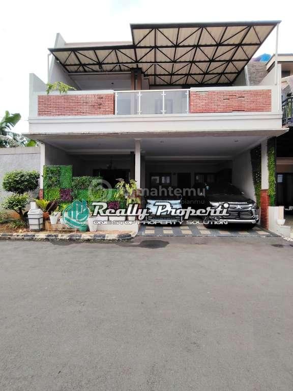 Rumah Cantik 2 Lantai Semi Furnished Dalam Cluster di Jatimakmur Pondok Gede Bekasi