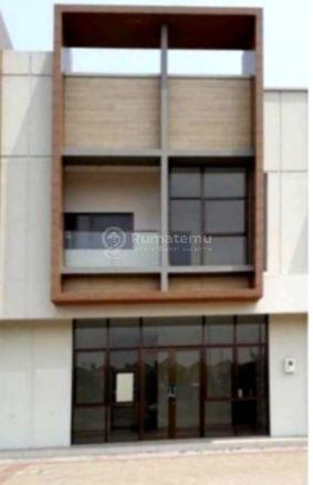 Rukan Strategis Hadap Jalan Raya JGC Cakung, LT 119 m² LB ±155 m², 2 Lantai, 3 Ruangan