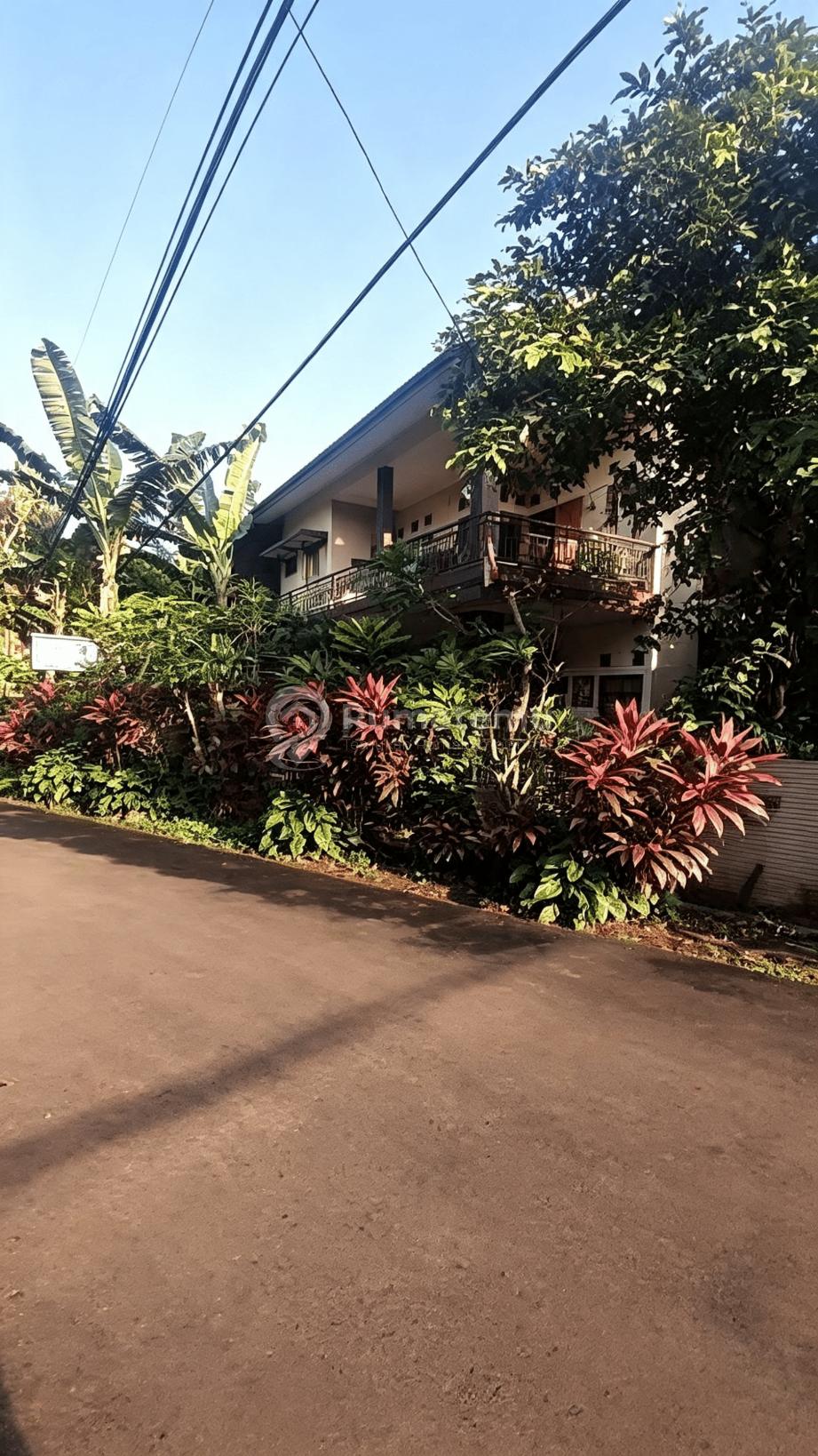 Dijual Rumah dengan Akses 2 jalan Mobil Cireundeu, Ciputat Timur, Tangerang Selatan, Banten