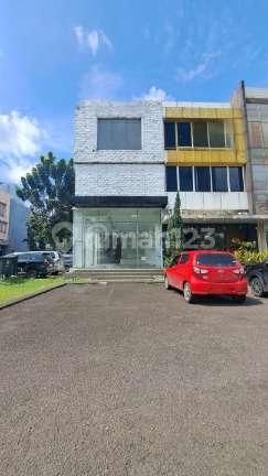 Ruko 3 Lantai Pinggir Jalan Ramai Strategis
