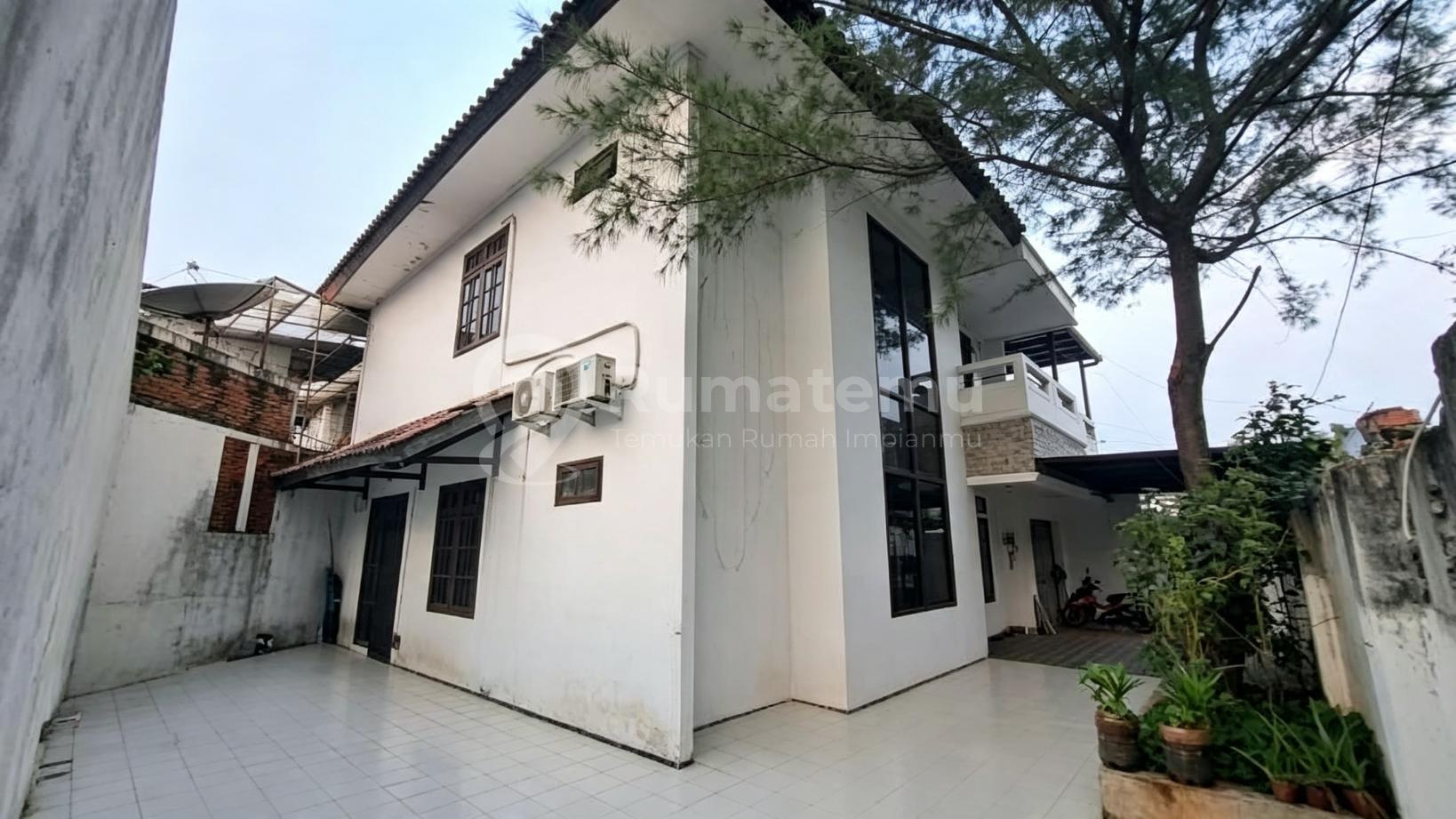 Jual Rumah Komplek Siap Huni Luas Nyaman