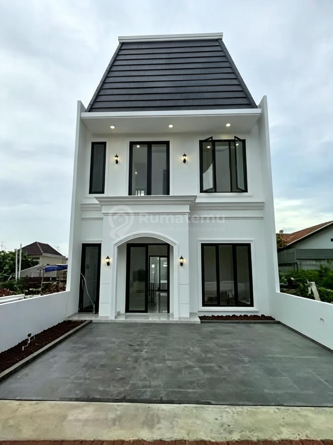 Rumah Indent Desain Classic di Jatibening
