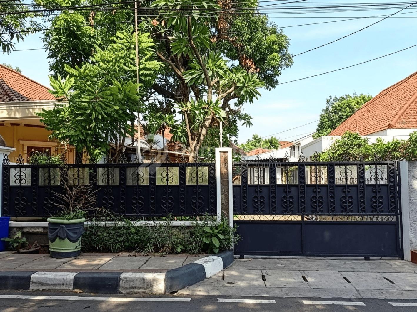 Jual Tanah dan Rumah 1 lantai lokasi di pinggir jalan di Menteng, Jakarta Pusat.