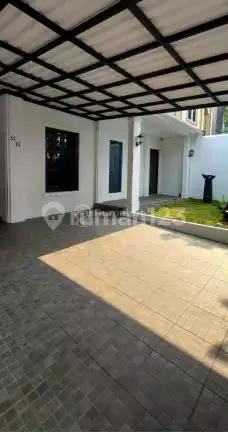 Rumah Classic Design Menarik Furnish Menarik Strategis
