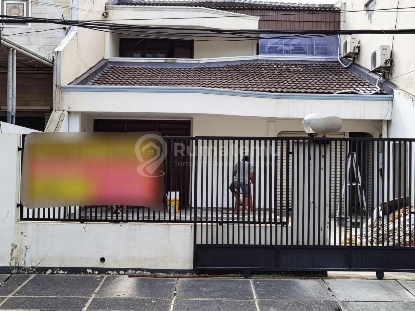 Jual rumah 2 lantai lokasi strategis di Taman Aries, Kembangan, Jakarta Barat