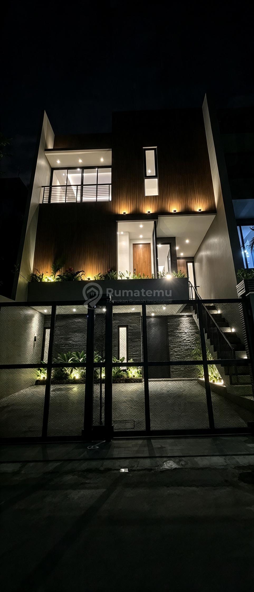 Dijual Rumah Mewah 3 Lantai Siap Huni di Sunter Agung Jakarta Utara