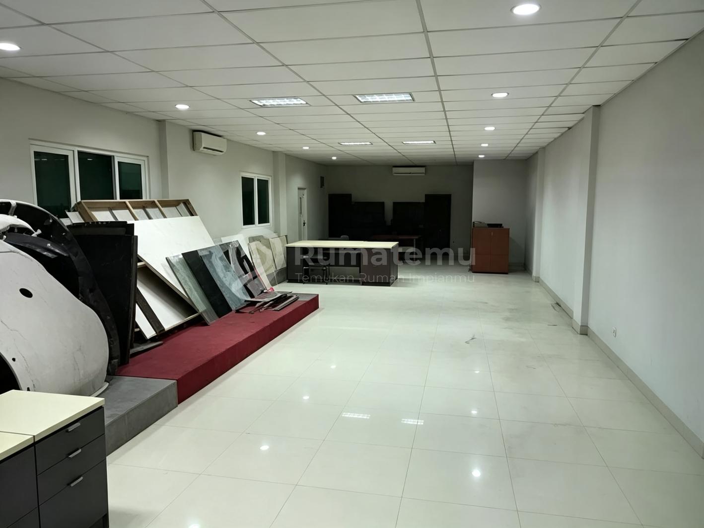 Dijual Cepat Gedung Showroom Dan Bengkel di Pancoran Mas Depok