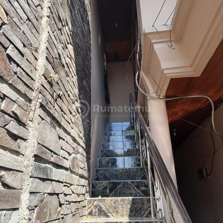 DIJUAL — RUMAH 3 LANTAI STRATEGIS PINGGIR JALAN RAYA PAGARSIH BARAT, BANDUNG