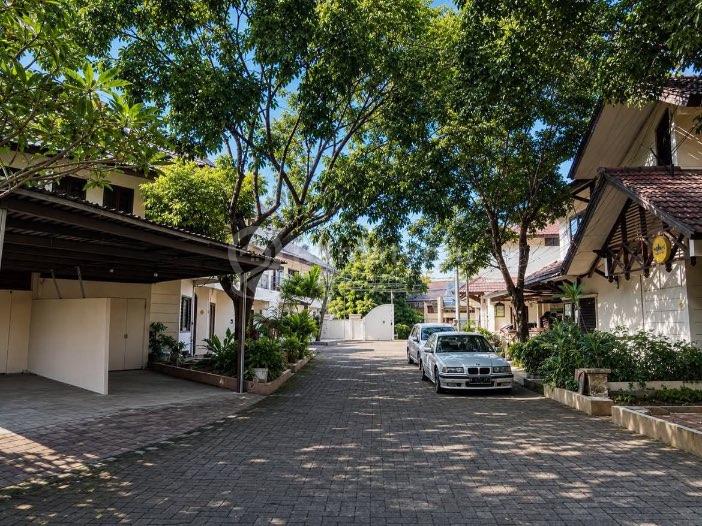 Investasi Menguntungkan Dijual Komplek Perumahan Eksklusif (TownHouse) Lokasi Startegis Selangkah dari Jalan Mayjend S Parman