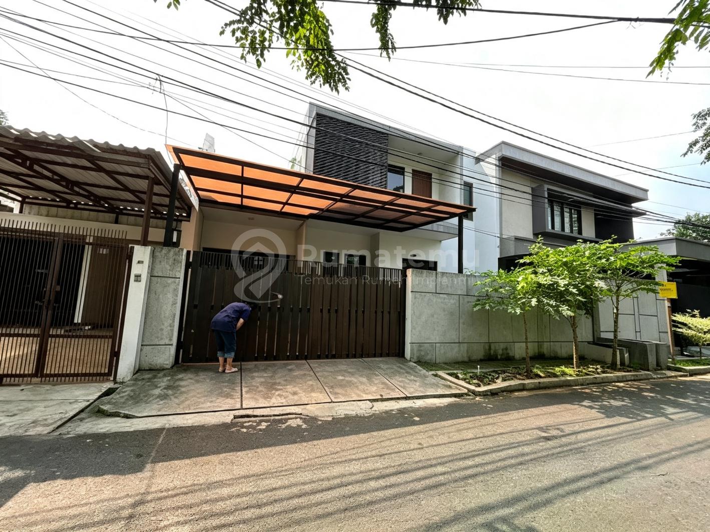 Rumah Full Furnished Tomang! Hadap Taman, Suasana Asri & Sangat Tenang, Sewa 150Jt/Thn!