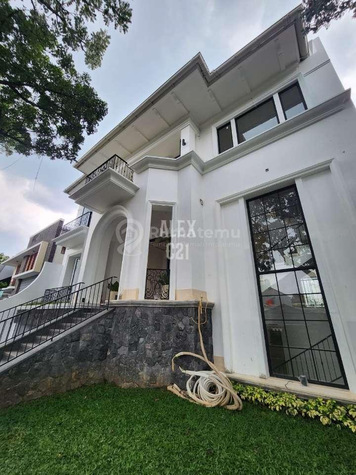 Dijual Rumah baru mewah Swimming pool Lantai Marmer Import di Kebayoran Baru, Jakarta Selatan