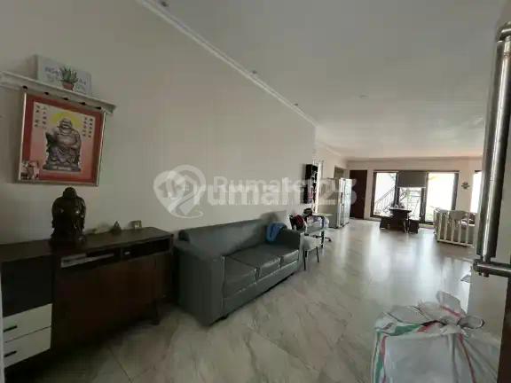 Rumah Full Furnished Tomang! Hadap Taman, Suasana Asri & Sangat Tenang, Sewa 150Jt/Thn!