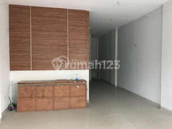 Ruko Gandeng 3 Pik 4.5 Lantai Parkir Luas Cocok Untuk Kantor