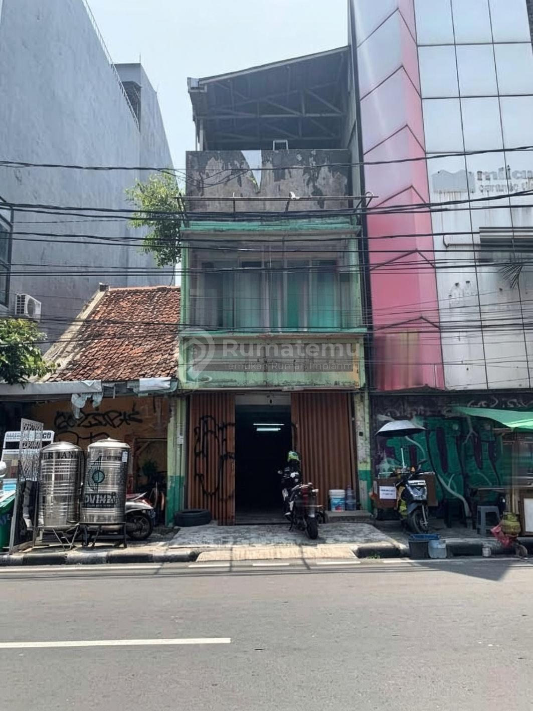 Dijual cepat ruko butuh renov cocok untuk kantor / tempat usaha di Pinangsia, Taman Sari, Jakarta